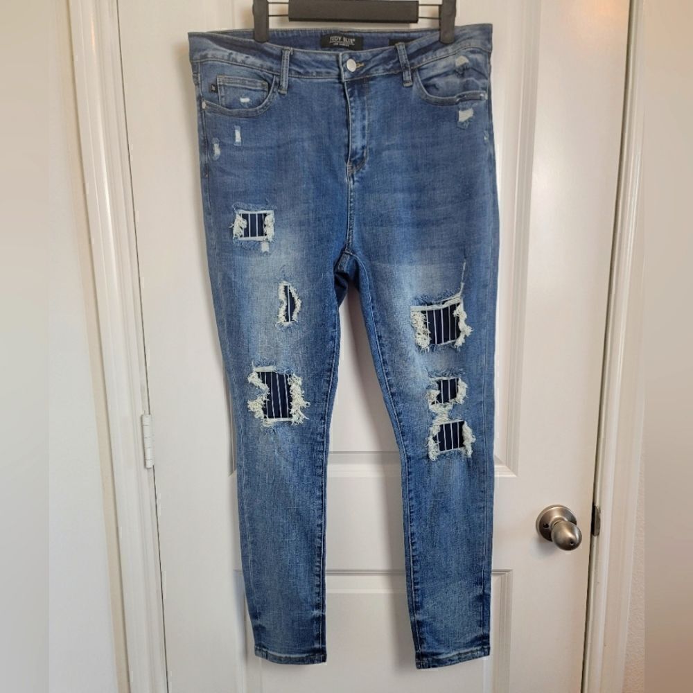 JUDY BLUE Skinny Fit Distressed Jeans